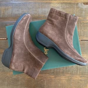 Clarks Ashlyn Ankle Suede Boots